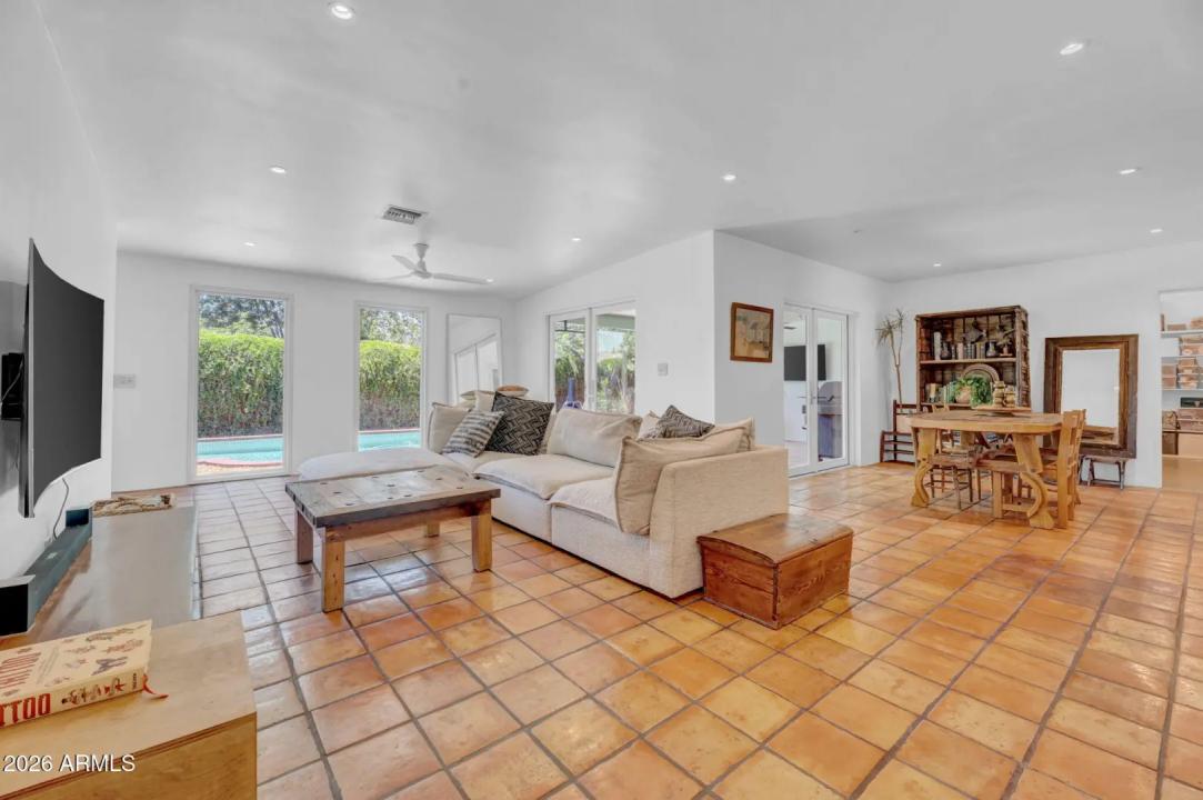Real Estate Picture 14