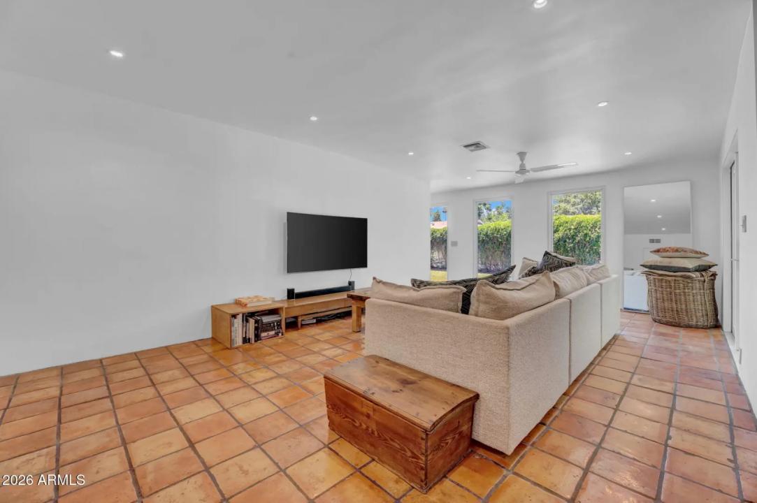 Real Estate Picture 15