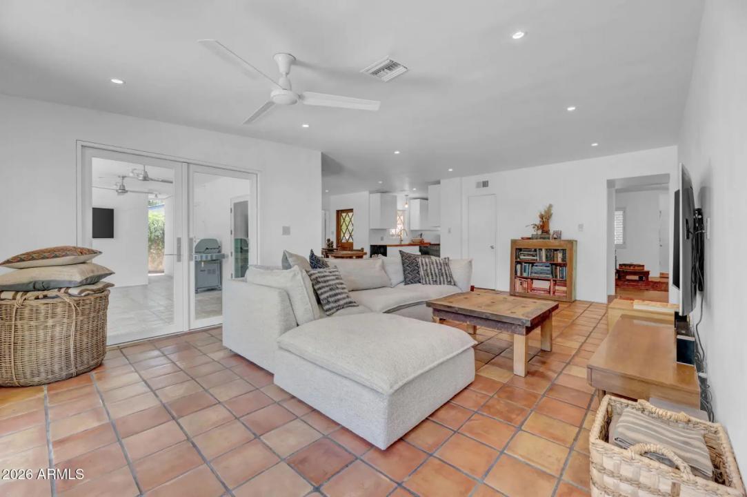 Real Estate Picture 16