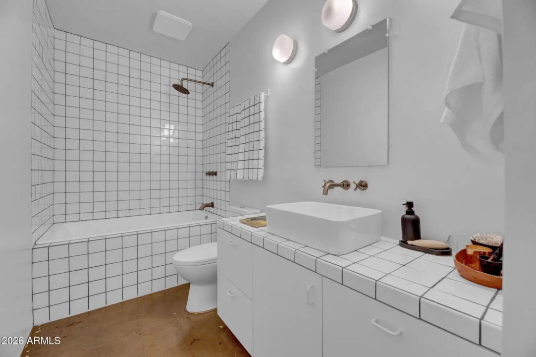 Real Estate Picture 22