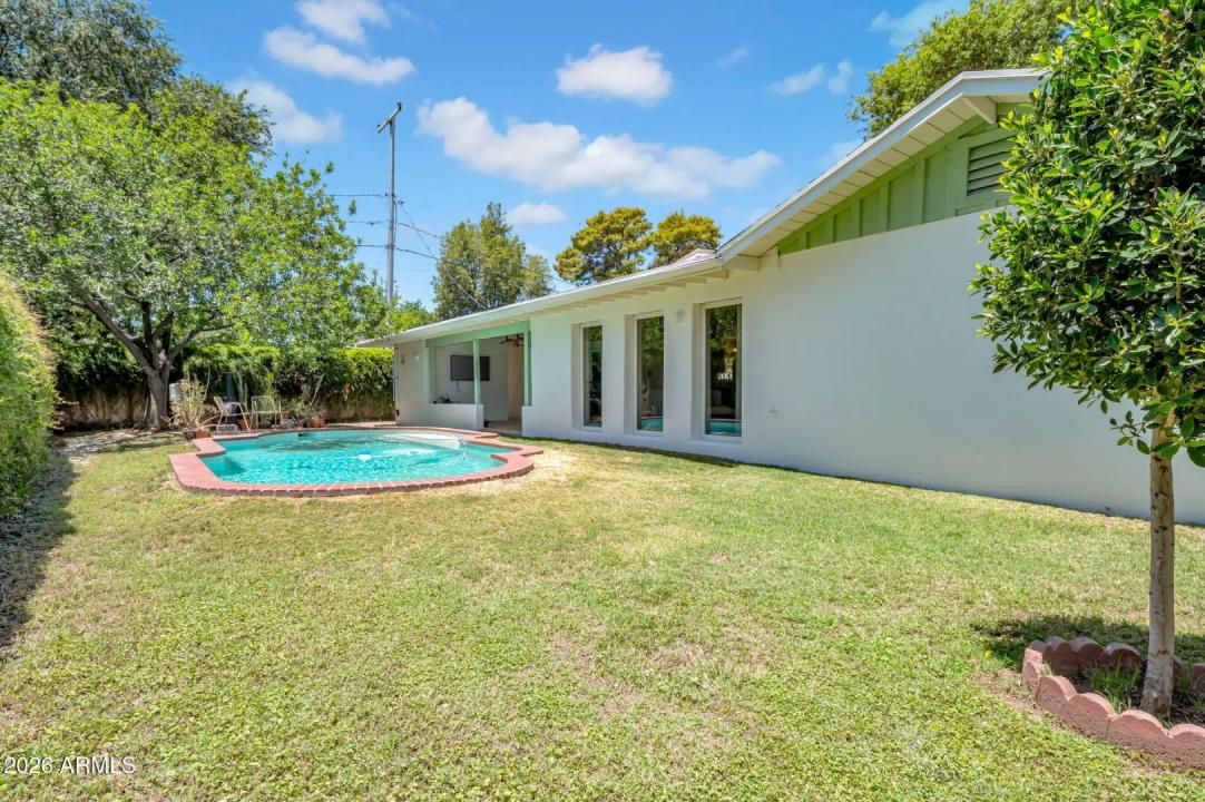Real Estate Picture 32