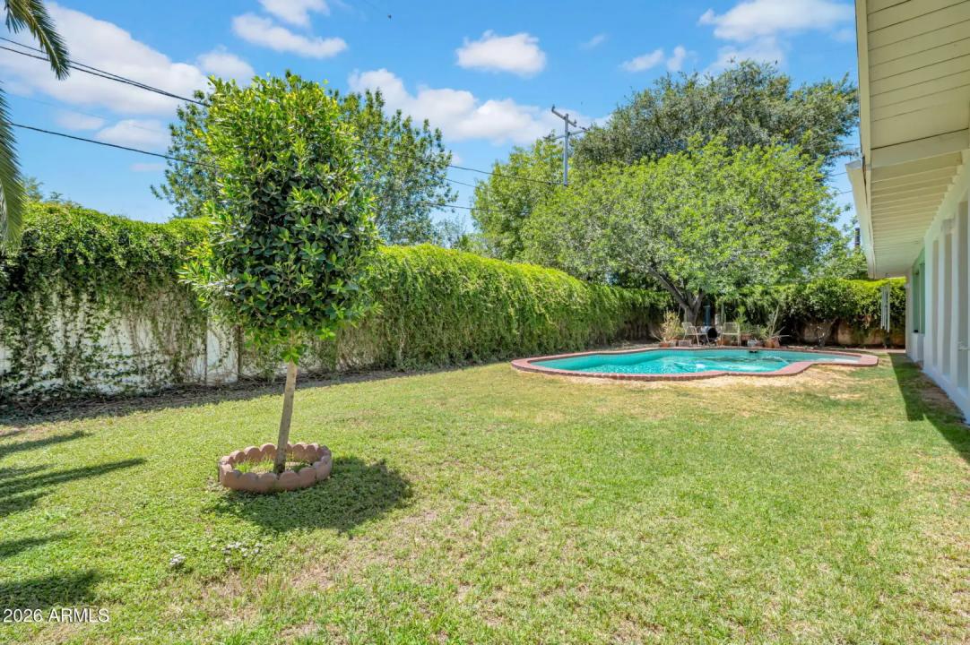 Real Estate Picture 33
