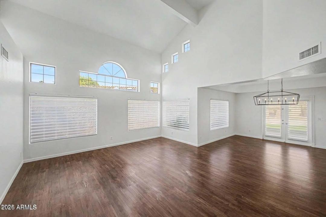 Real Estate Picture 5