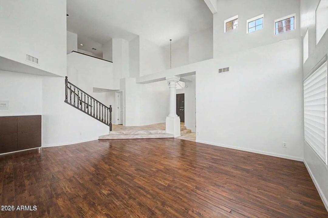 Real Estate Picture 7
