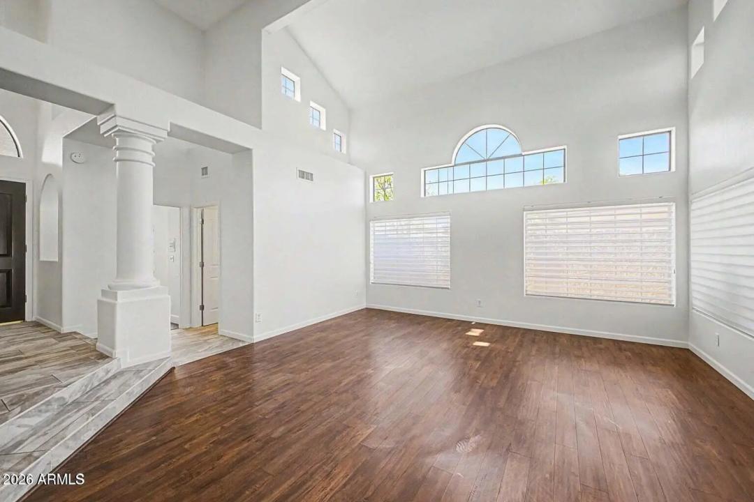 Real Estate Picture 8
