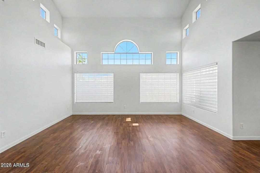 Real Estate Picture 11