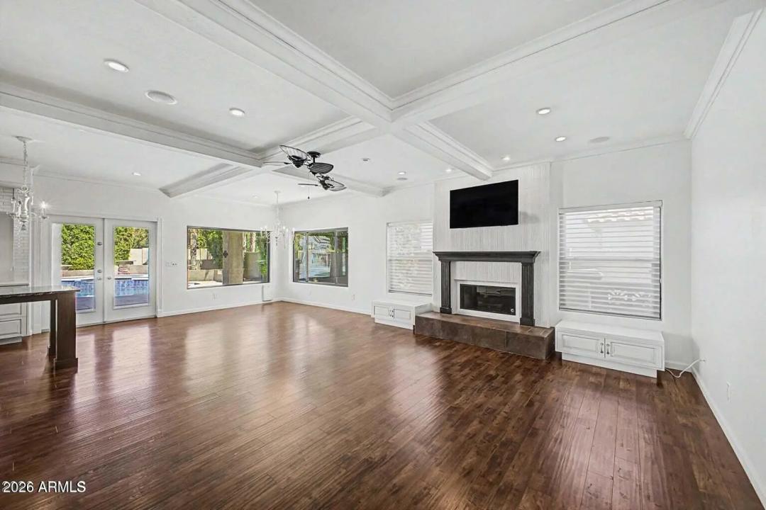Real Estate Picture 14