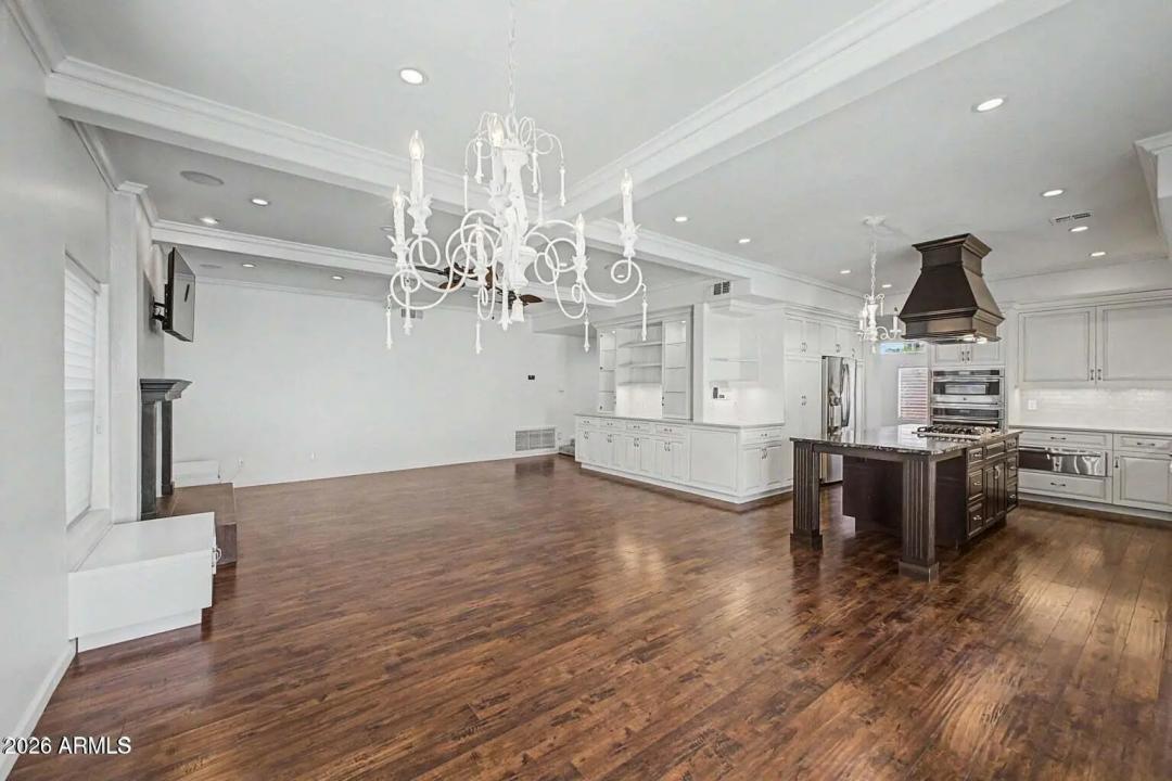 Real Estate Picture 18
