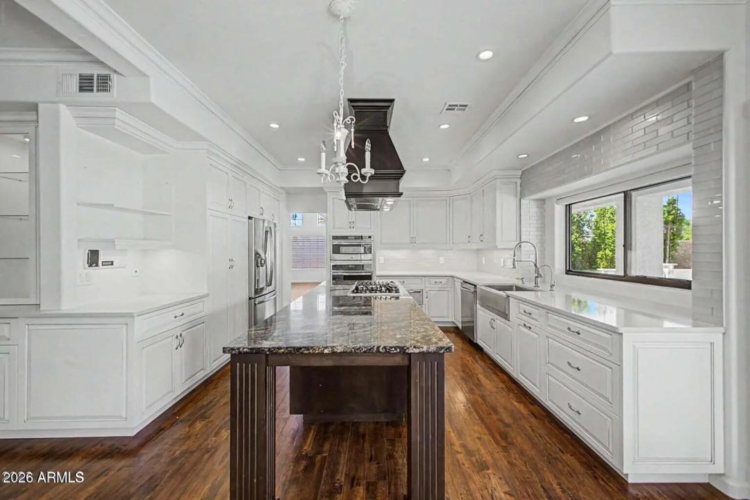 Real Estate Picture 20