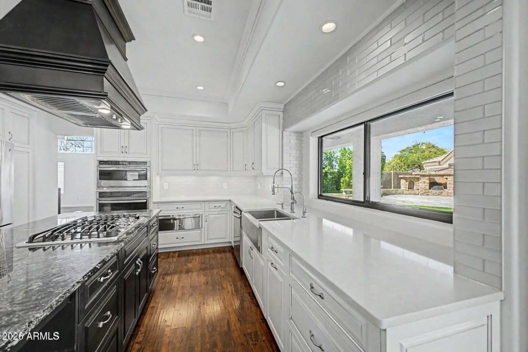 Real Estate Picture 21