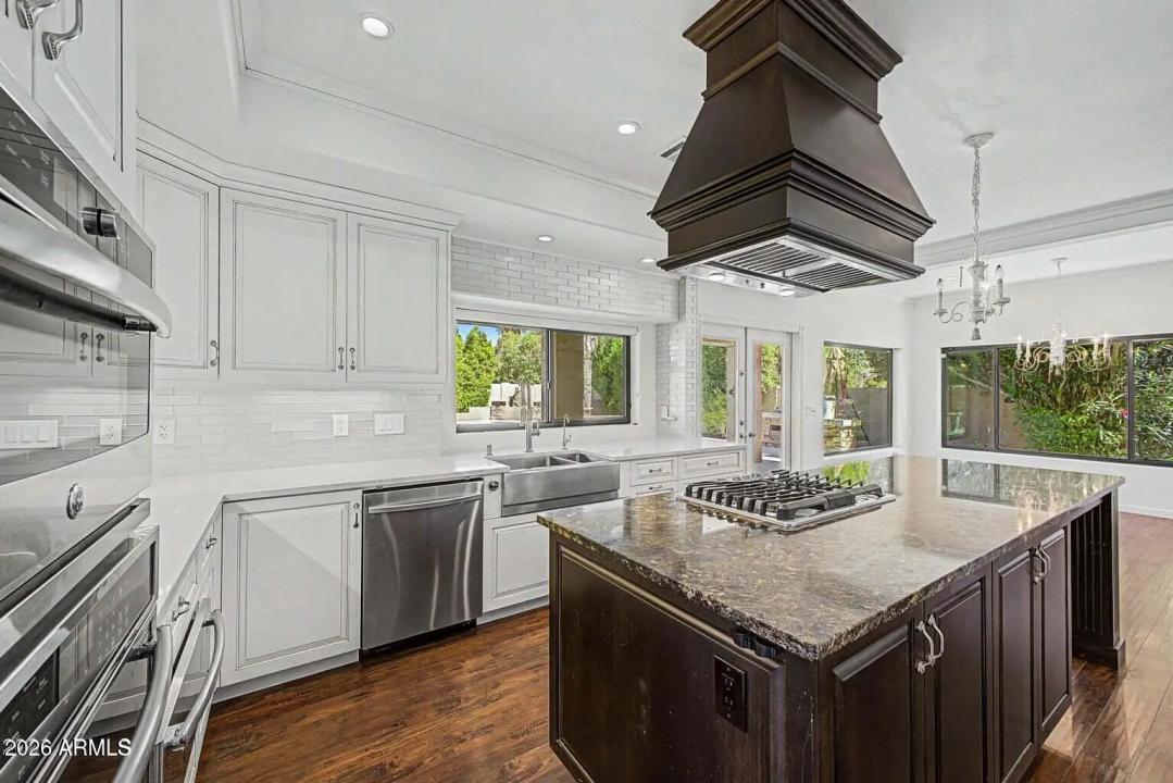 Real Estate Picture 23