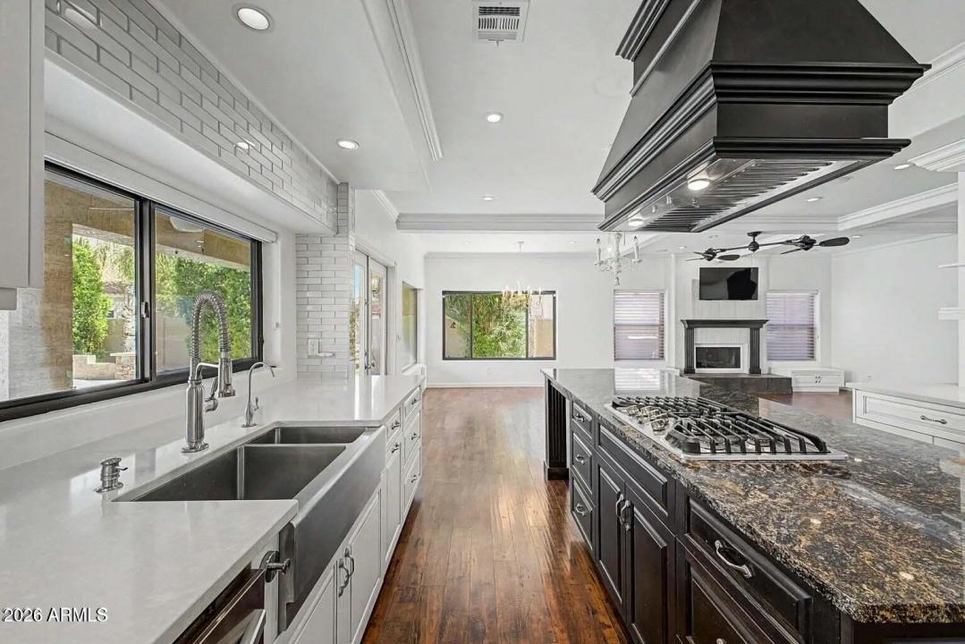 Real Estate Picture 24