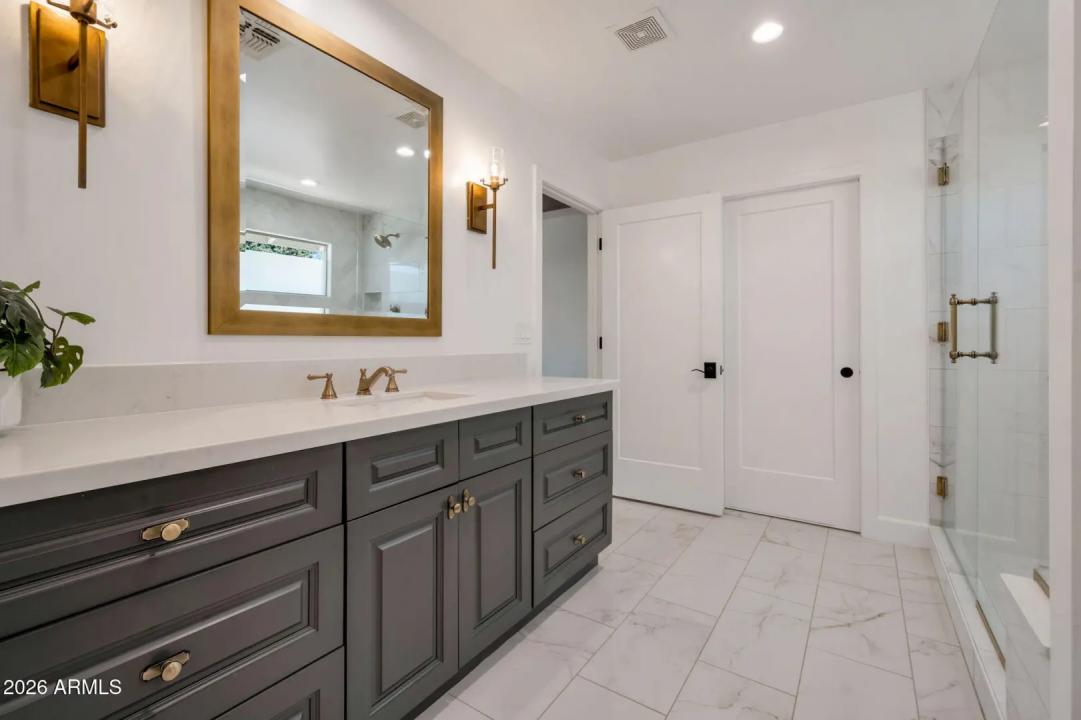 Real Estate Picture 16