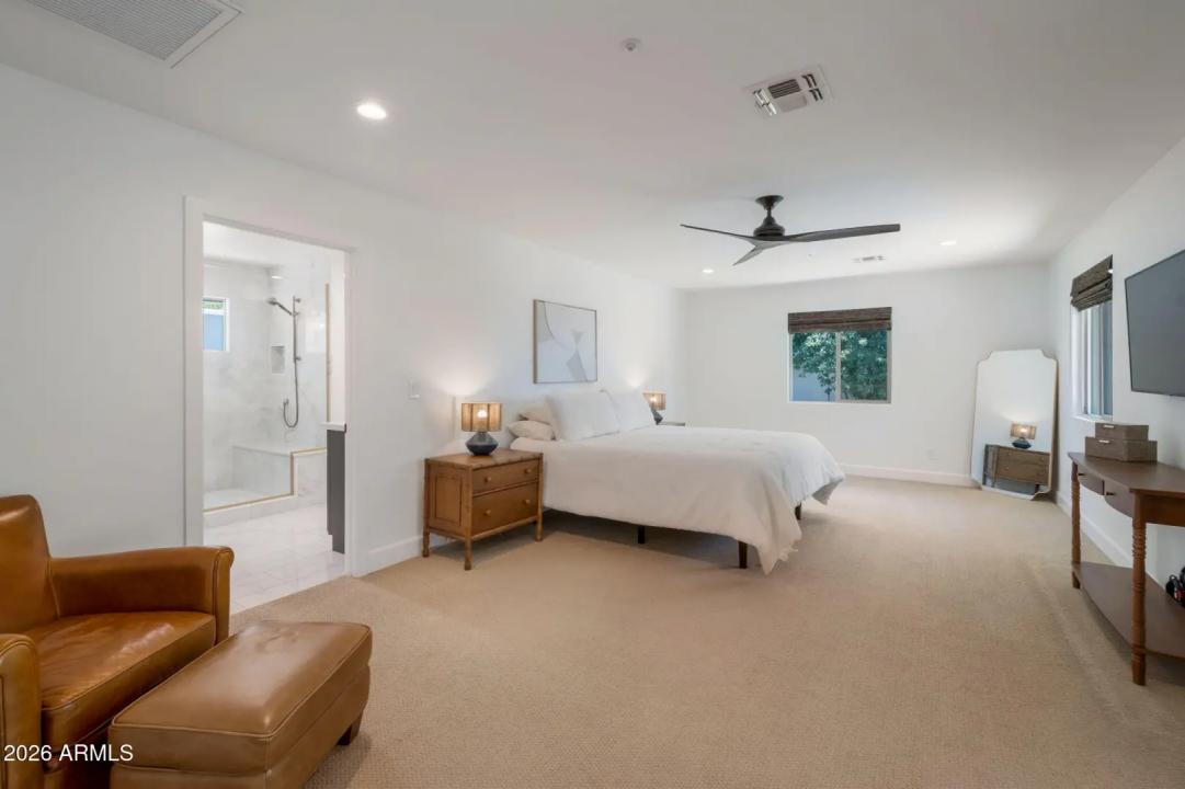 Real Estate Picture 14