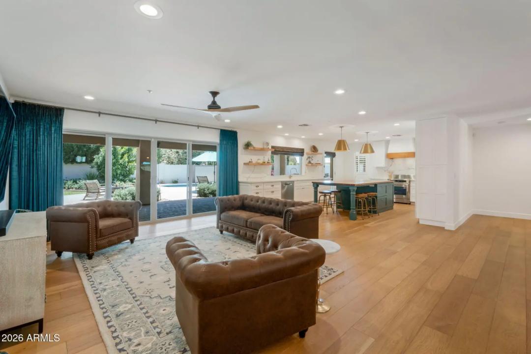 Real Estate Picture 7