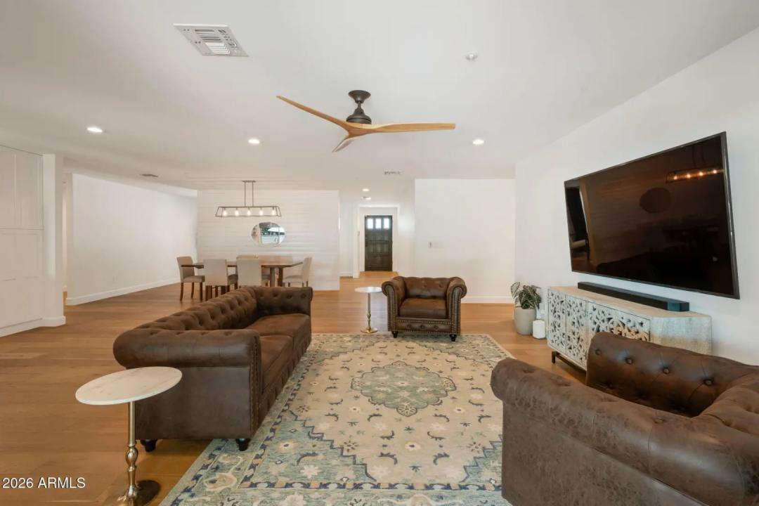 Real Estate Picture 12