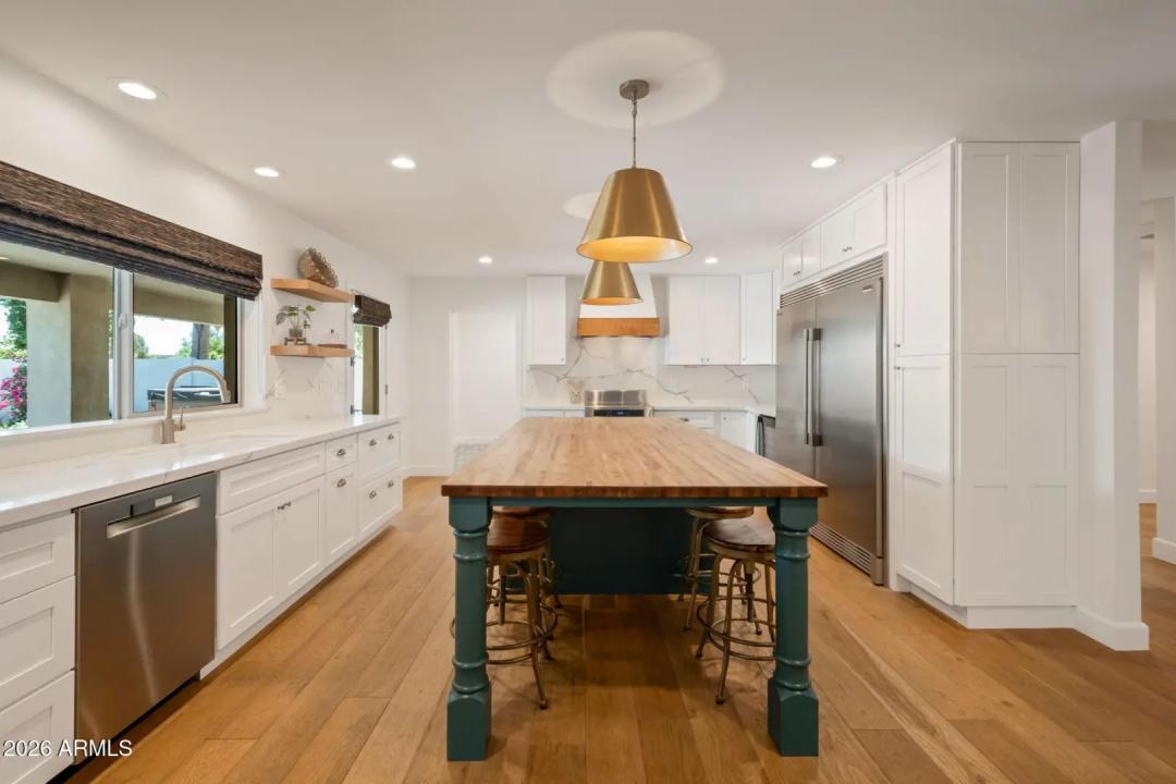 Real Estate Picture 11
