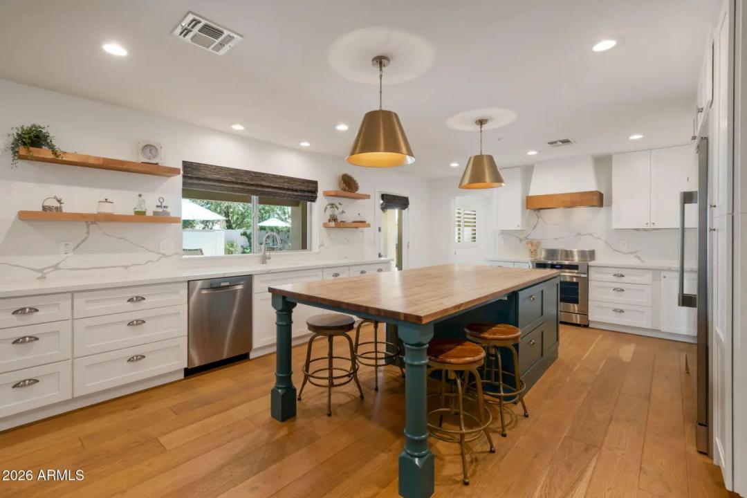 Real Estate Picture 10
