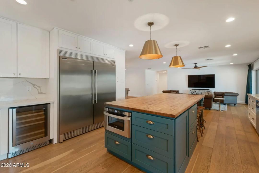 Real Estate Picture 9