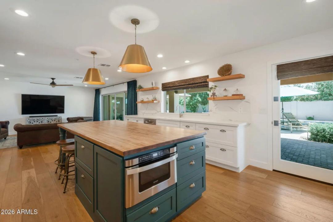 Real Estate Picture 8