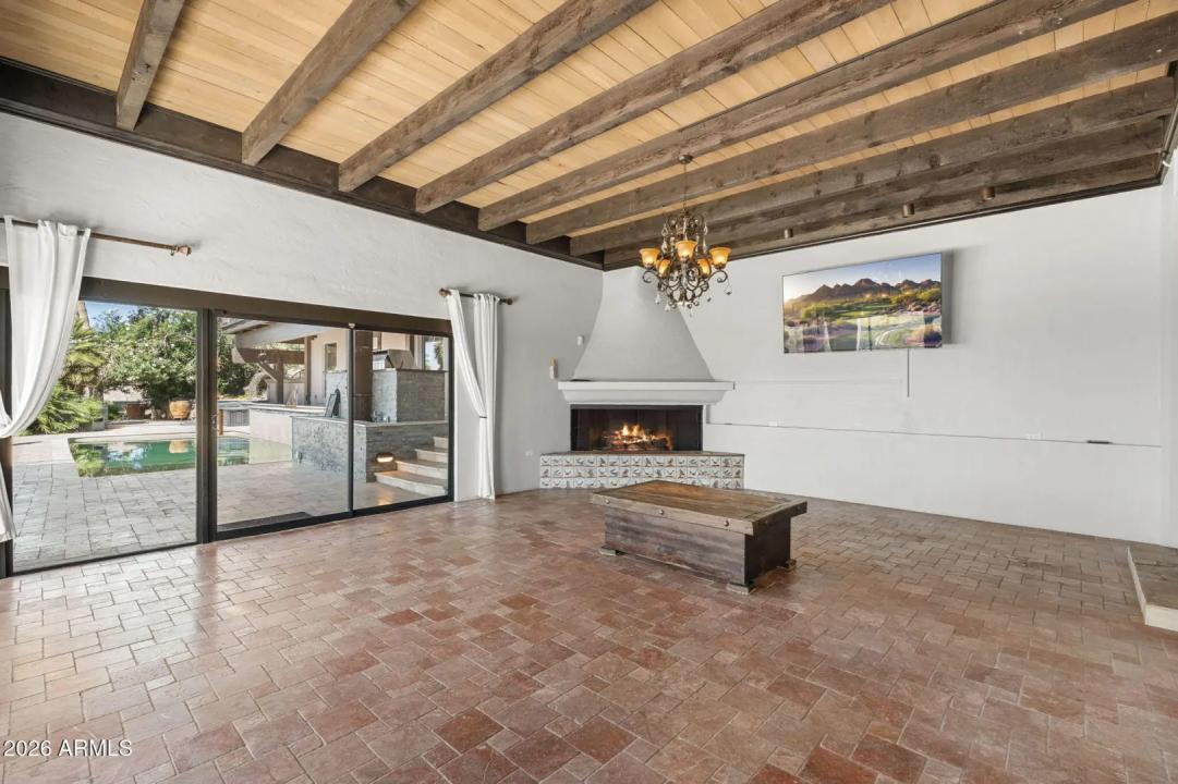 Real Estate Picture 12