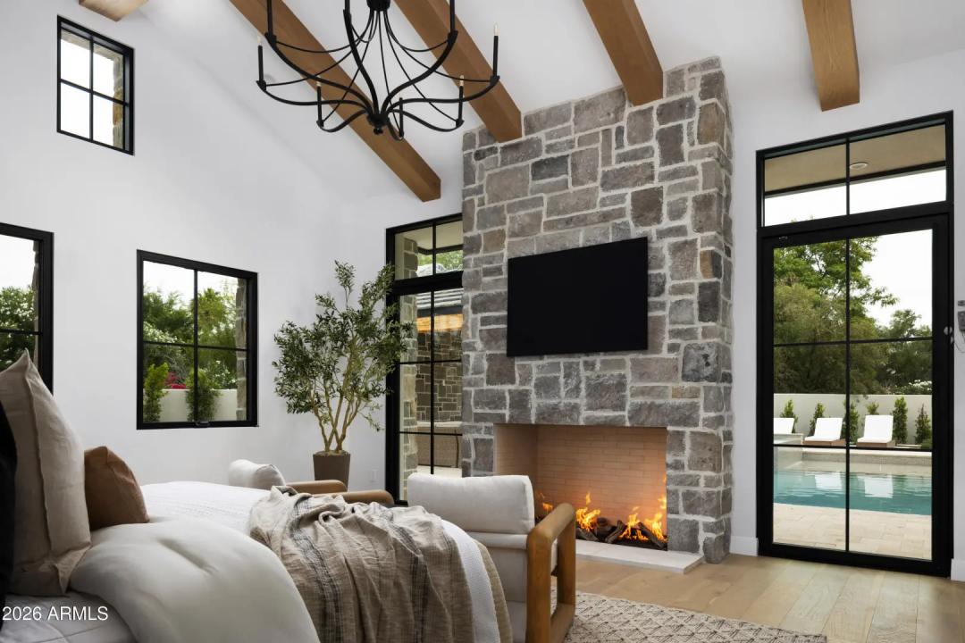 Real Estate Picture 12