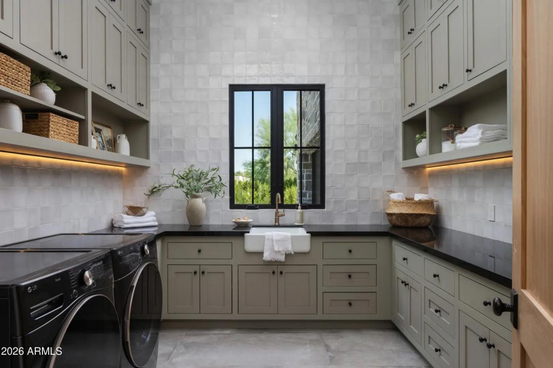 Real Estate Picture 18
