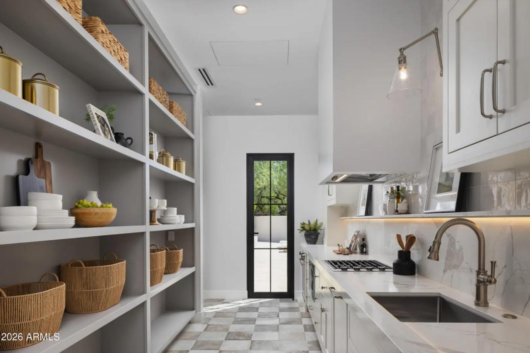 Real Estate Picture 9