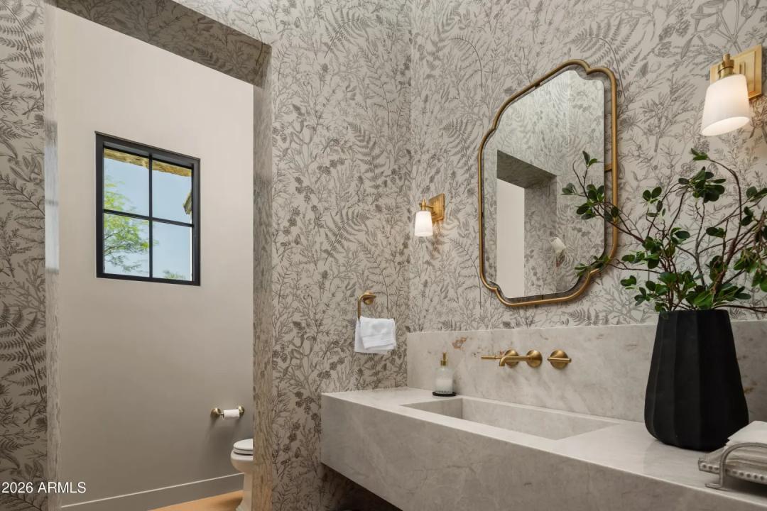 Real Estate Picture 14