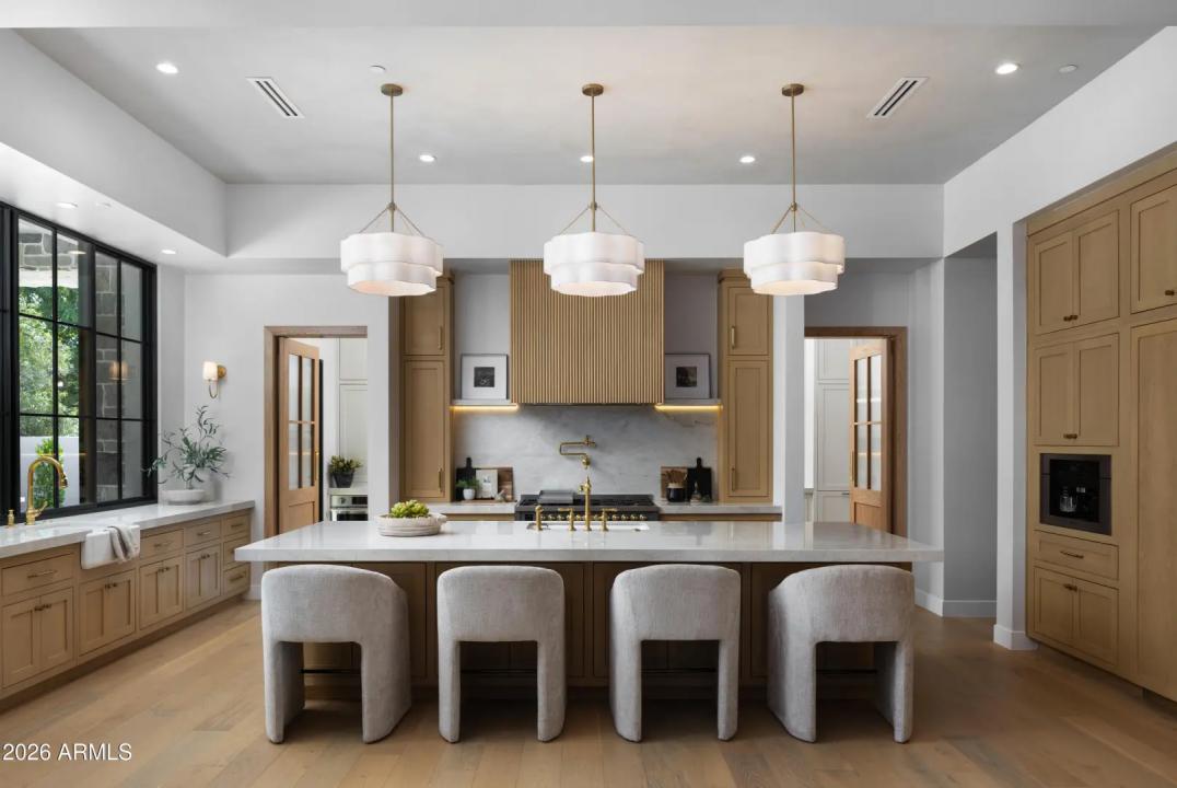 Real Estate Picture 7