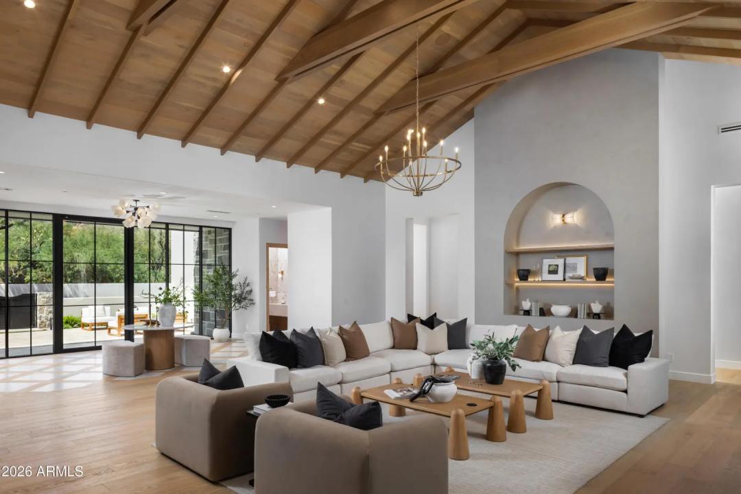Real Estate Picture 5