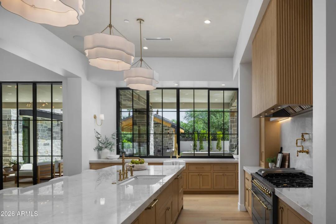 Real Estate Picture 8