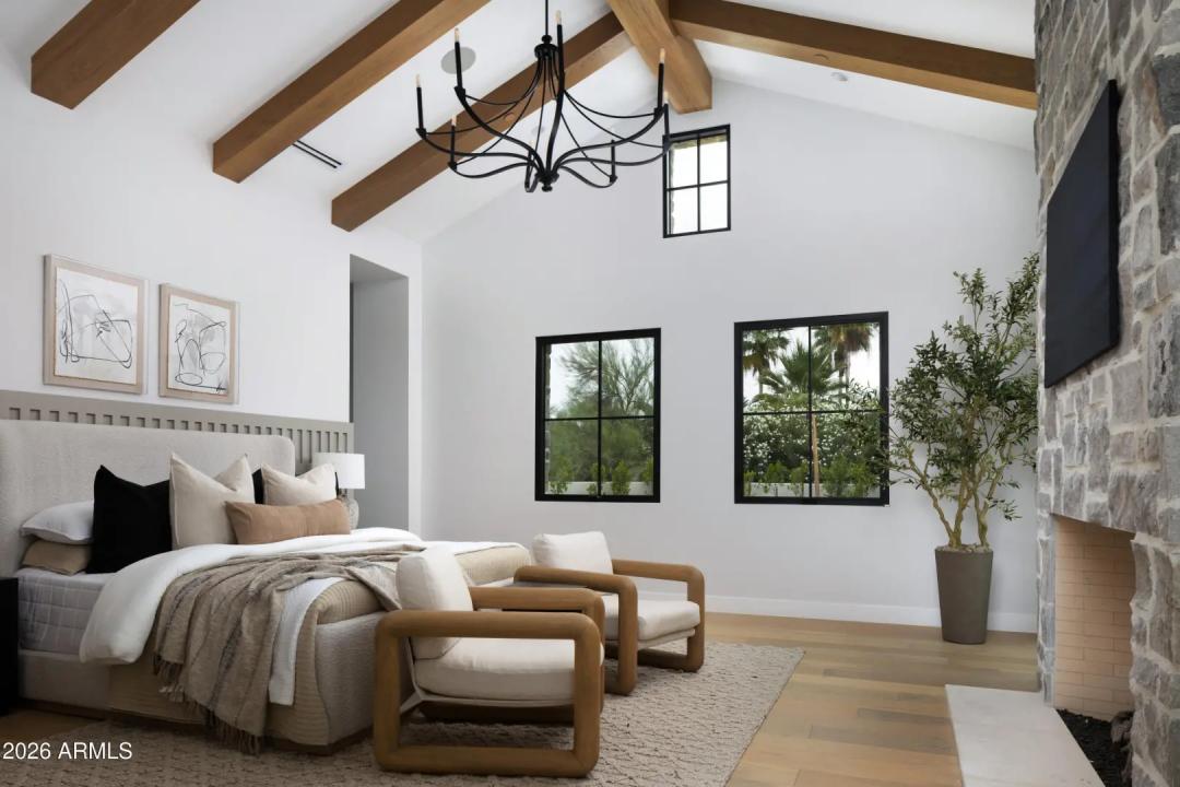 Real Estate Picture 14