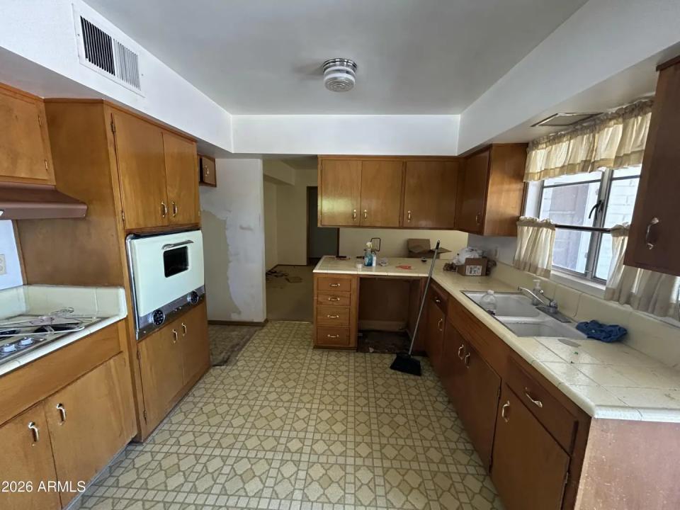 Real Estate Picture 6