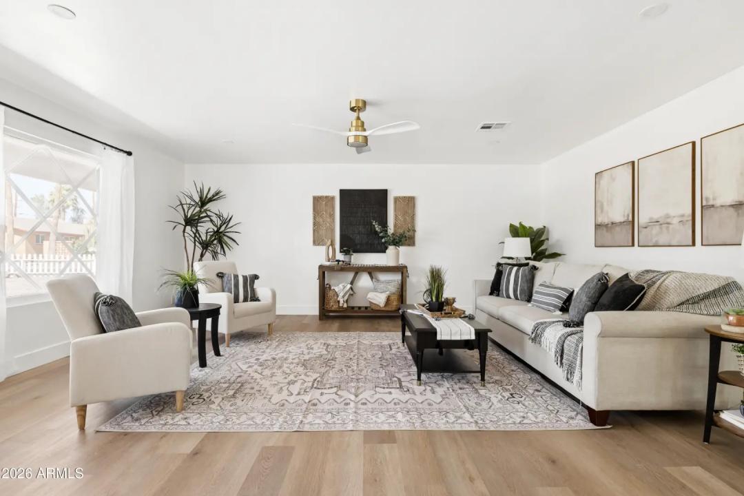 Real Estate Picture 3