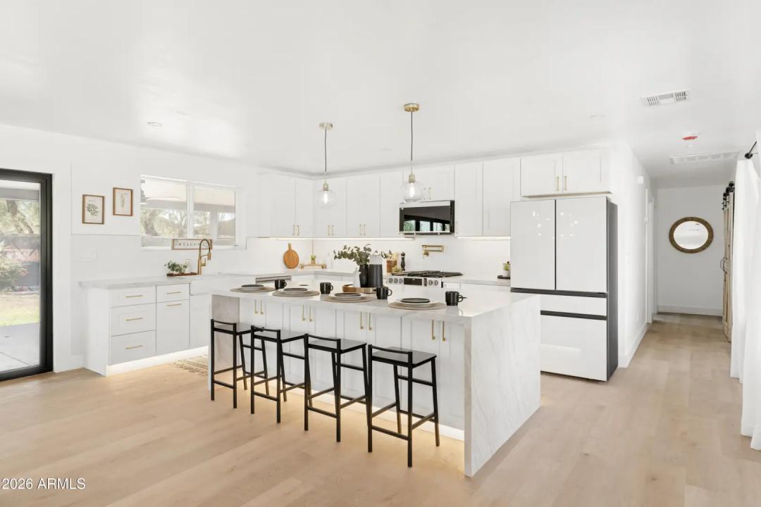 Real Estate Picture 7