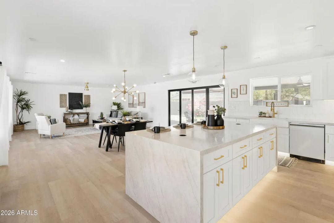 Real Estate Picture 8
