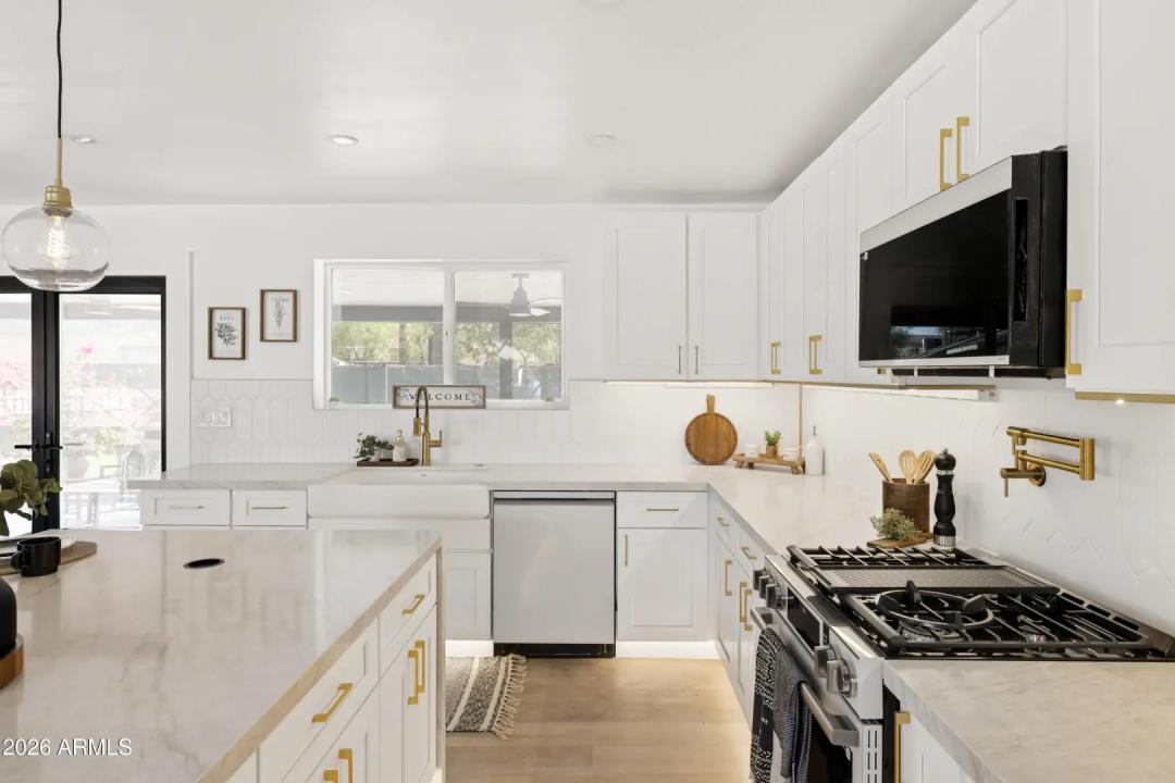 Real Estate Picture 9