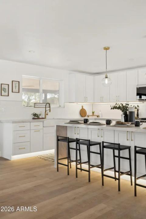 Real Estate Picture 11