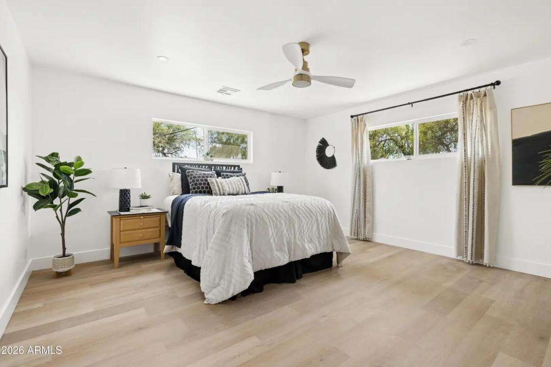 Real Estate Picture 12