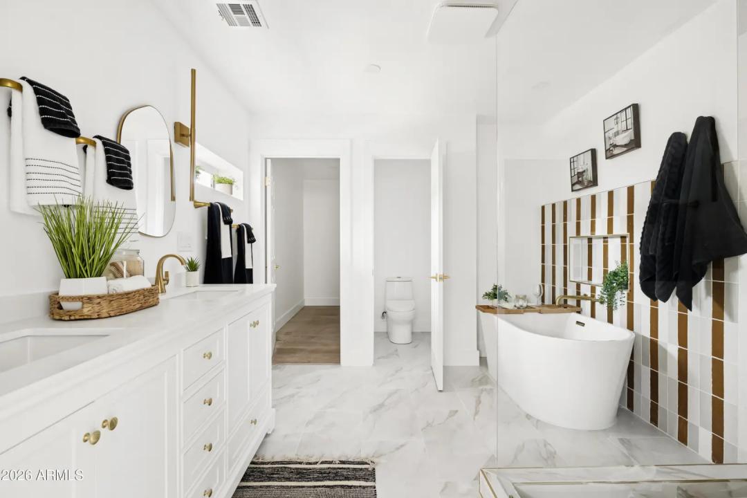 Real Estate Picture 14