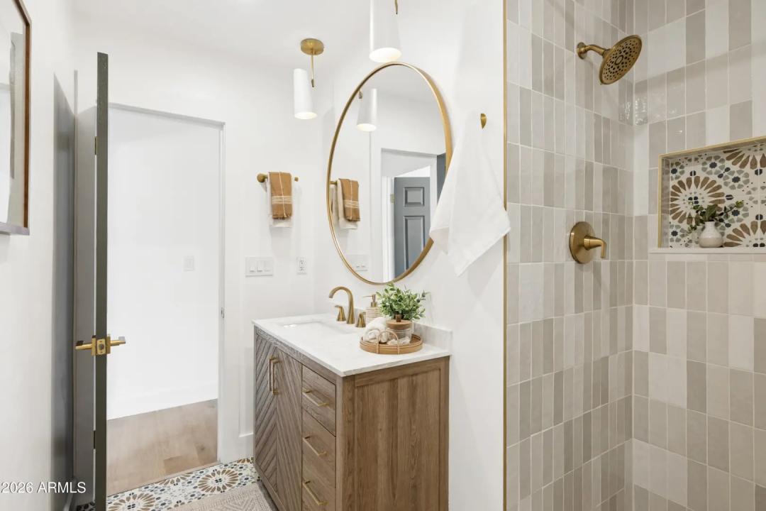 Real Estate Picture 19