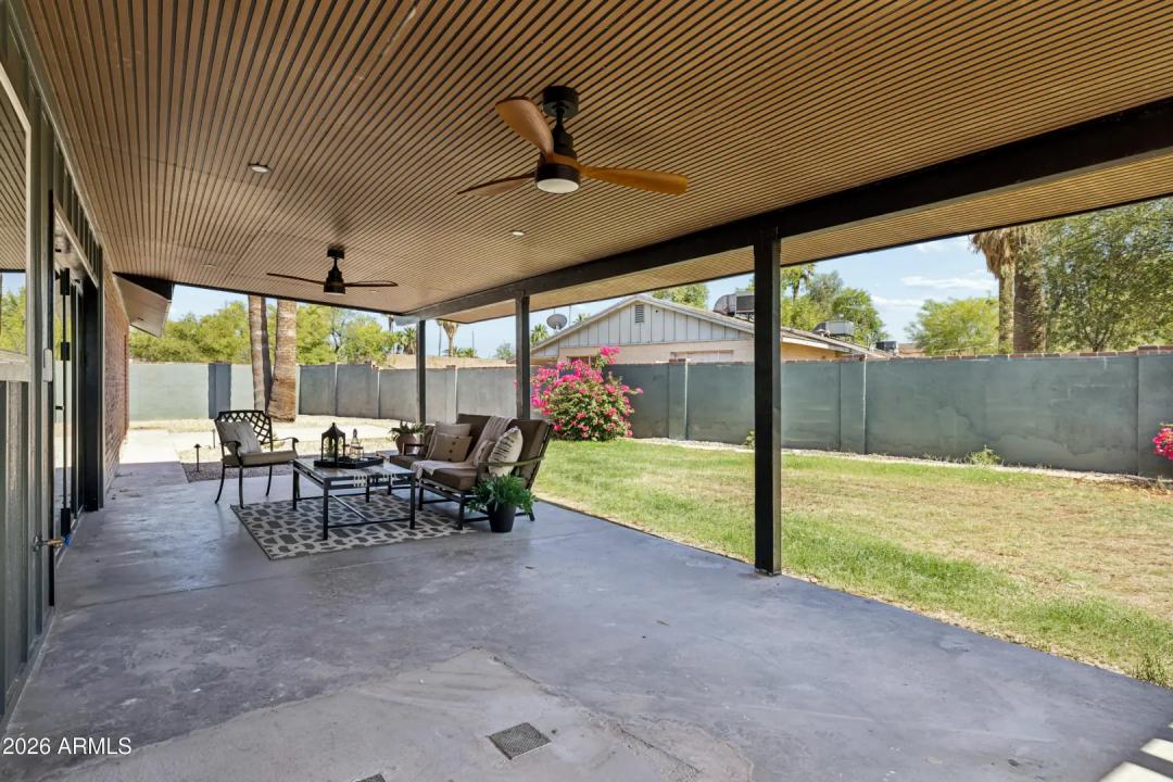 Real Estate Picture 24