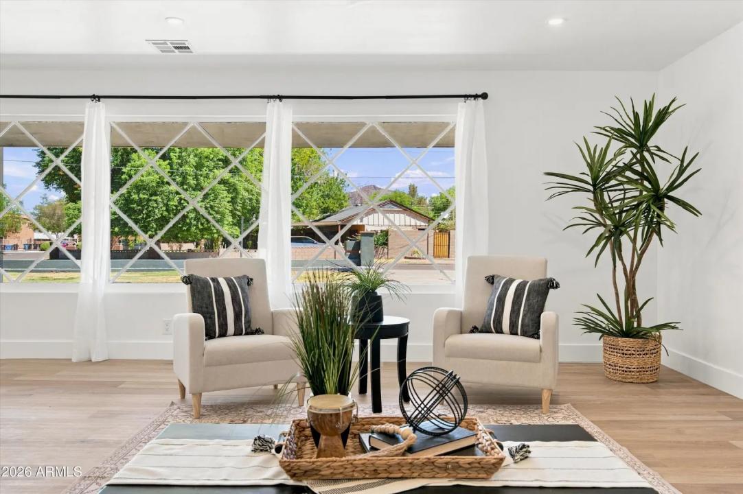 Real Estate Picture 6