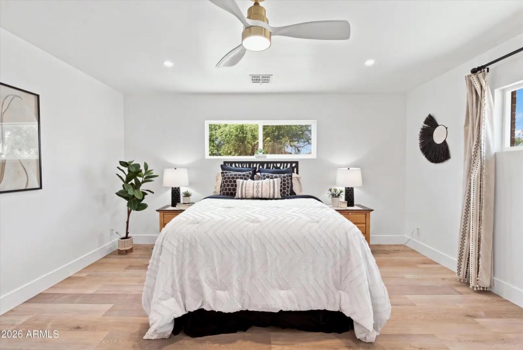 Real Estate Picture 16