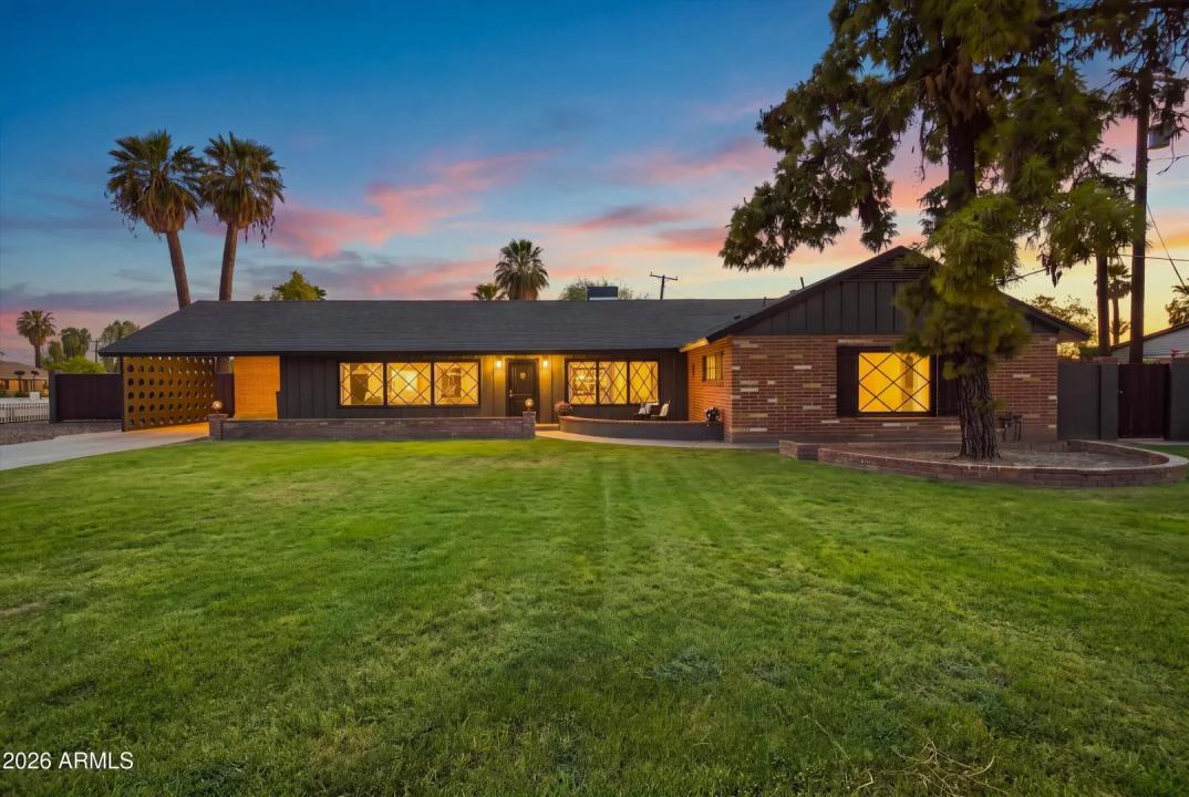 2528 N 48TH Place N Phoenix AZ 85008