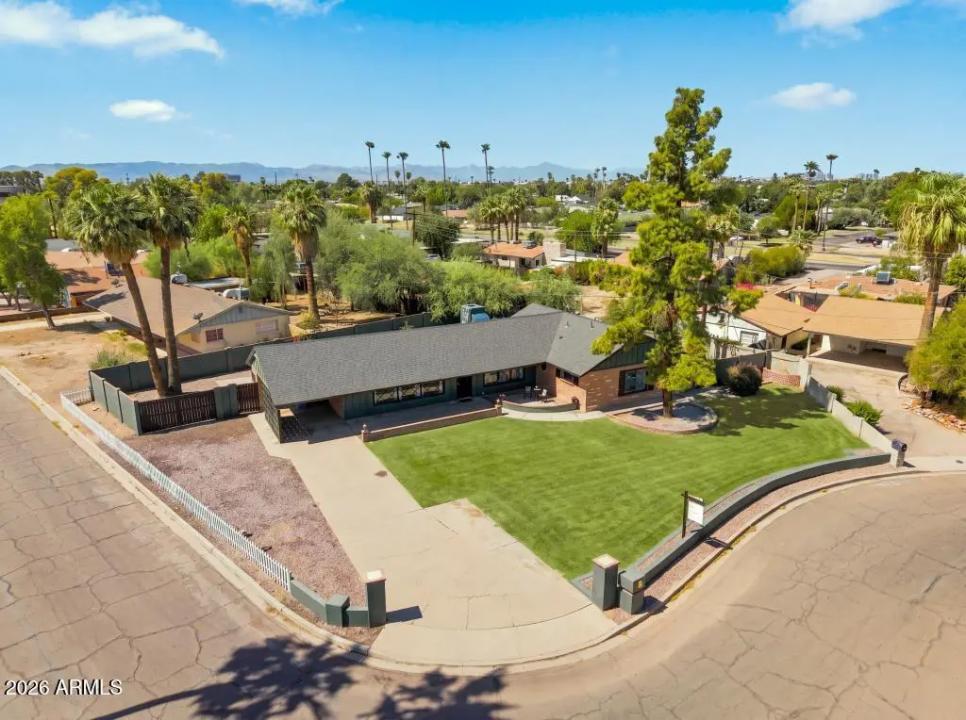 Real Estate Picture 3