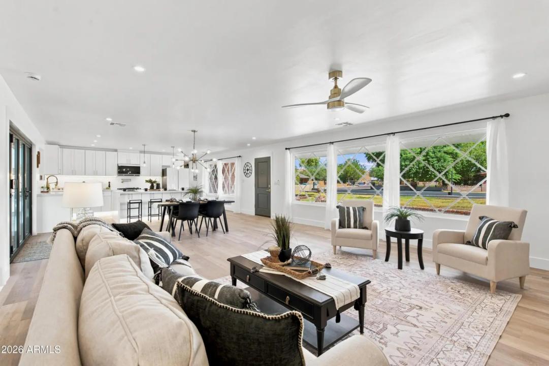 Real Estate Picture 8