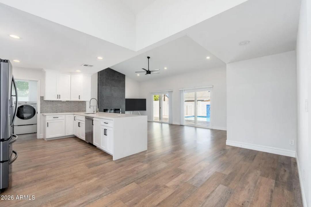 Real Estate Picture 3