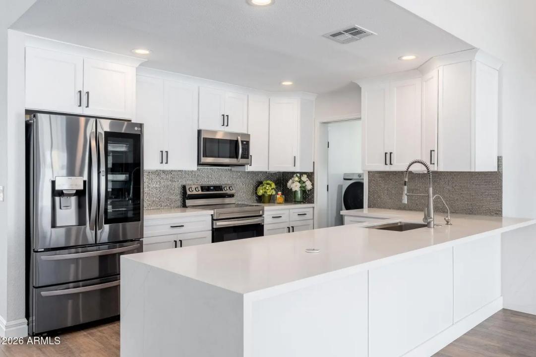 Real Estate Picture 4